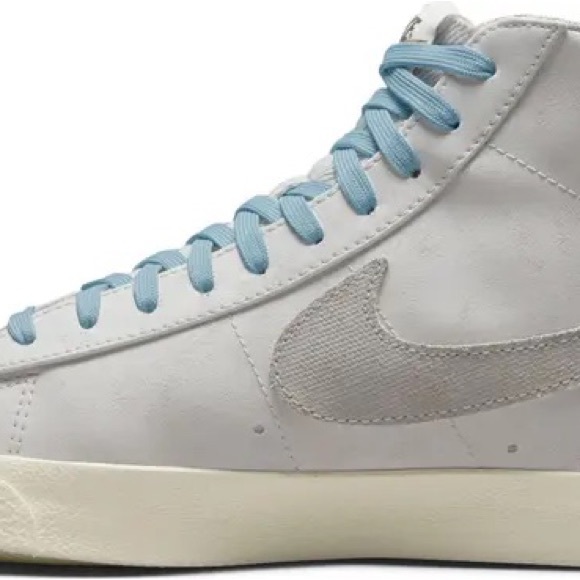 Blazer Mid '77 Premium Sneaker
NIKE DO9787-001 Mens 7/Women’s 8.5 - Picture 3 of 8